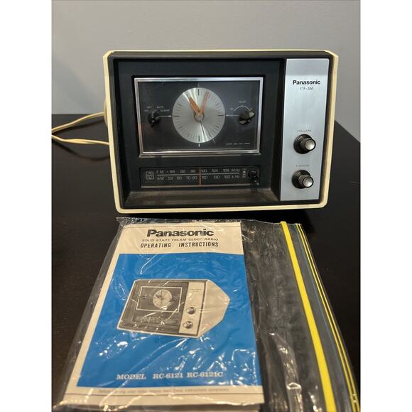 Vintage Panasonic RC-6121 FM/AM Radio /Clock /Alarm Tested Working